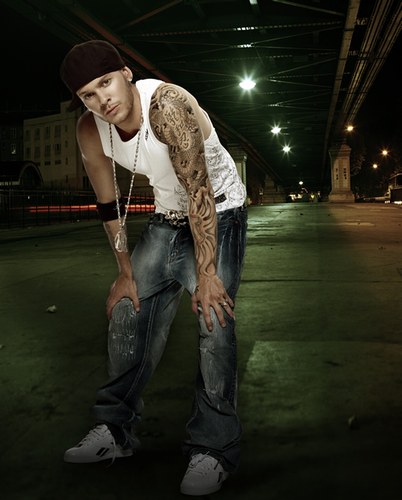 matt se mé au basket avec reebok